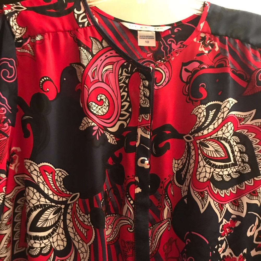 Beautiful  split 3/4 sleeves tie at waist